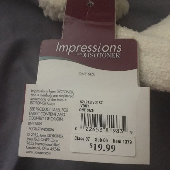 Fuzzy Off-White Gloves - Picture 3 of 3